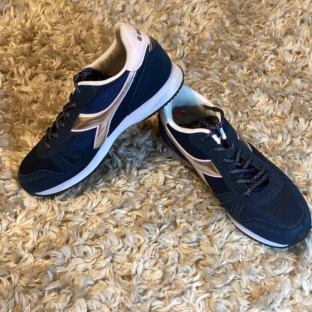Diadora navy sneakers suede trim, Size 8